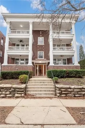 Buy this 2 bed condo on 4312 Oak Street in Kansas City, MO 64111