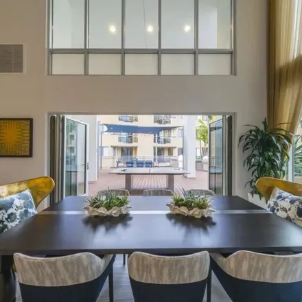 Rent this 2 bed apartment on Wilshire Tower in South Dunsmuir Avenue, Los Angeles