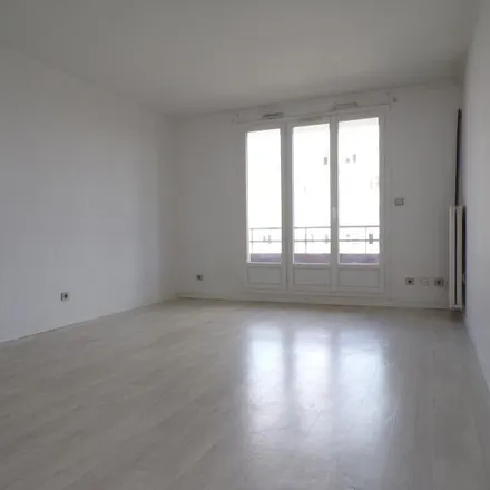 Rent this 2 bed apartment on 5 Allée de l'Épée in 78960 Voisins-le-Bretonneux, France