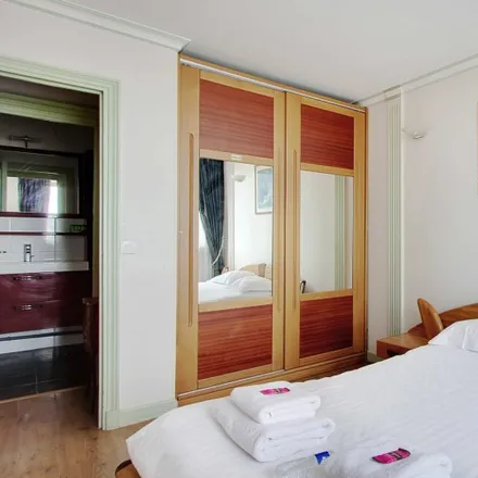 Image 5 - 13 Rue Gaston de Caillavet, 75015 Paris, France - Apartment for rent