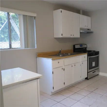 Image 3 - 12203 Menlo Avenue, Los Angeles, CA 90044, USA - House for rent