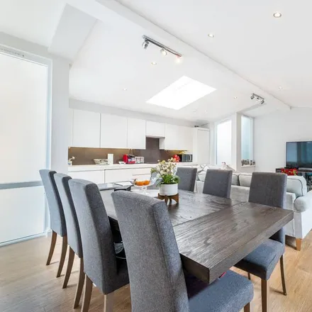 Image 3 - 26 Royal Crescent Mews, London, W11 4SY, United Kingdom - House for rent