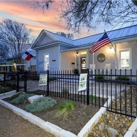 Image 2 - 492 South Academy Avenue, New Braunfels, TX 78130, USA - House for sale