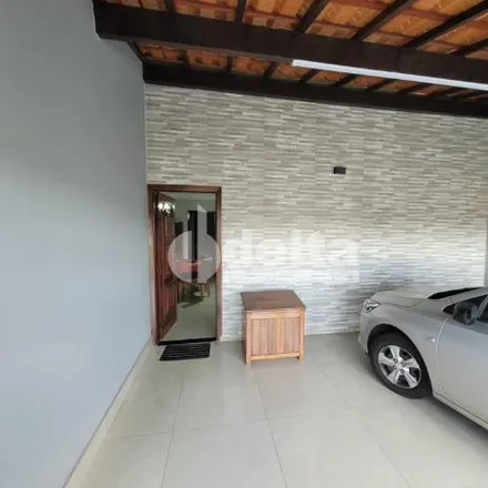 Buy this 3 bed house on Rua Jair Vieira da Mota in Osvaldo Rezende, Uberlândia - MG