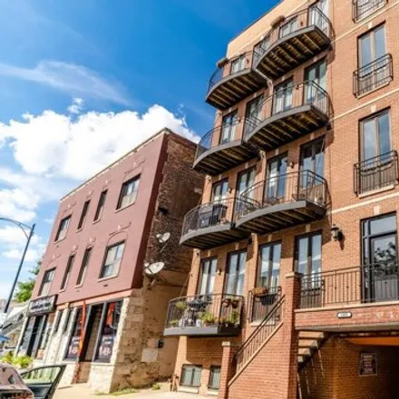 Rent this 3 bed condo on Western Station in North Winnebago Avenue, Chicago