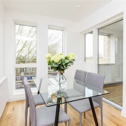 Rent this 1 bed apartment on St James's Road in London, SE1 5BU