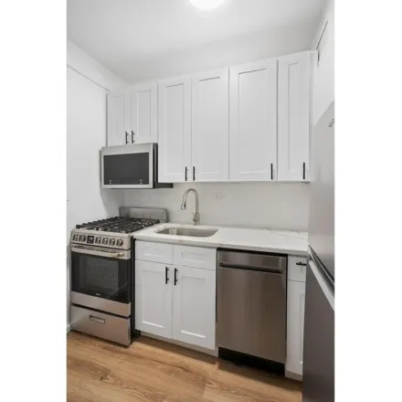 Image 6 - 333 East 46th Street, New York, NY 10017, USA - Apartment for rent