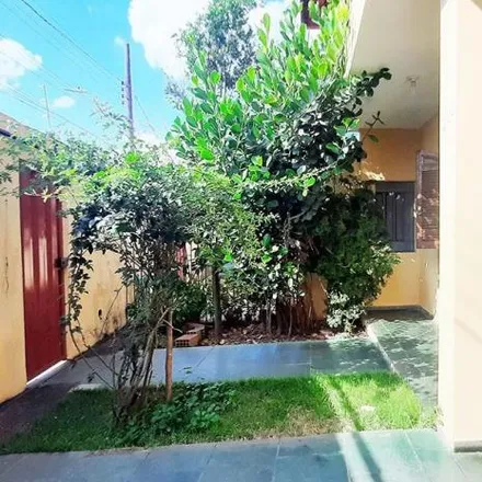 Buy this 5 bed house on Rua Capitão Domingos in Divinópolis - MG, 35501-025