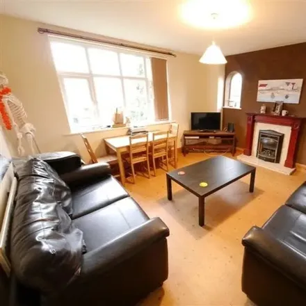 Rent this 6 bed townhouse on 6 St Chad's View in Leeds, LS6 3QA