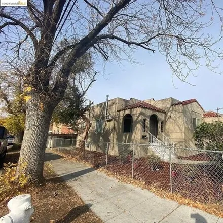 Rent this 3 bed house on 304 West 11th Street in Pittsburg, CA 94565