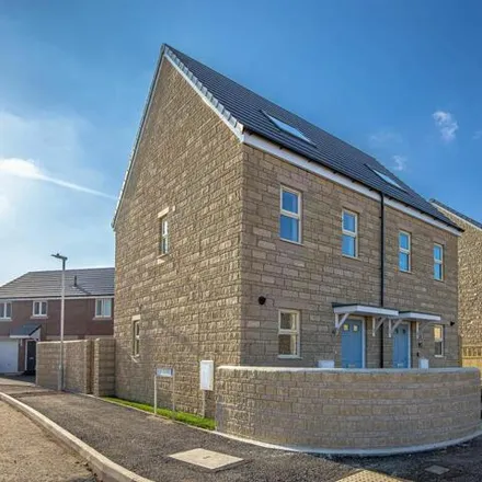 Buy this 3 bed townhouse on Iles Close in Malmesbury, SN16 0FS