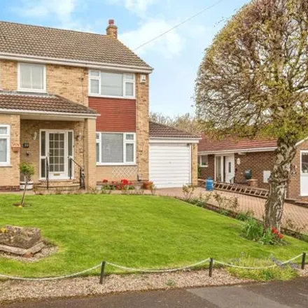 Buy this 4 bed house on Dartmouth Avenue in Almondbury, HD5 8UP