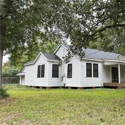 Buy this 3 bed house on 2426 Hynson Street in Alexandria, LA 71301