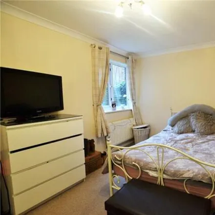 Image 3 - Alexandra Avenue, Camberley, GU15 3BG, United Kingdom - Room for rent