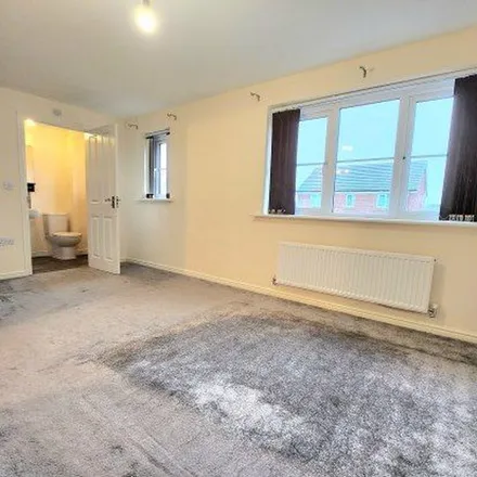 Image 2 - Clos Morgan, Carmarthen, SA31 1RR, United Kingdom - Apartment for rent