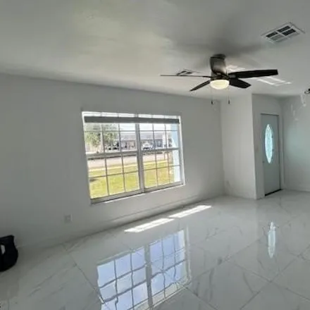 Image 5 - 3880 Skyline Boulevard, Cape Coral, FL 33914, USA - House for rent