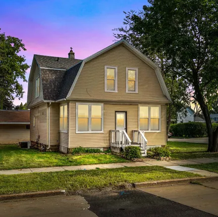 Buy this 4 bed house on 902 West Bent Avenue in Oshkosh, WI 54901