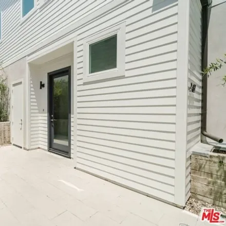 Buy this 3 bed townhouse on 2441 Walnut Avenue in Los Angeles, CA 90291