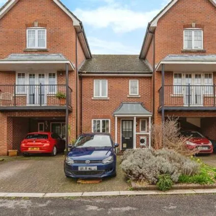 Buy this 3 bed townhouse on Admiralty Way in Marchwood, SO40 4AQ