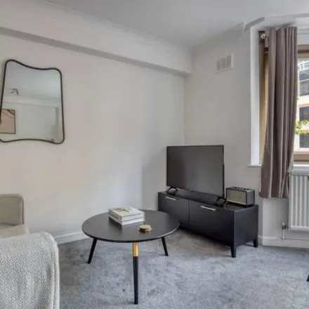 Image 6 - Mansell Street, London, E1 8AP, United Kingdom - Apartment for rent