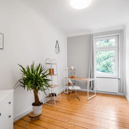 Rent this 5 bed apartment on Reeseberg 83 in 21079 Hamburg, Germany