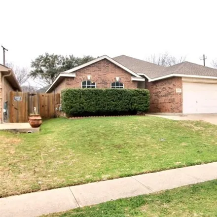 Rent this 3 bed house on 4713 Barnhill Lane in Fort Worth, TX 76135
