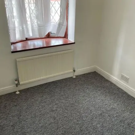 Image 2 - Broadhurst Avenue, London, IG3 9EW, United Kingdom - Townhouse for rent