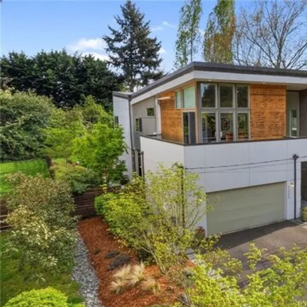 Image 3 - 2323 North 122nd Street, Seattle, WA 98133, USA - House for sale