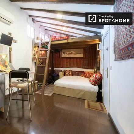 Rent this studio apartment on Madrid in Basílica Pontificia de San Miguel, Calle de San Justo