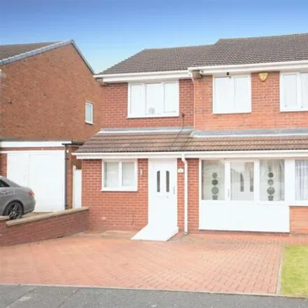 Buy this 5 bed duplex on Glendon Drive in Hucknall, NG15 6DH