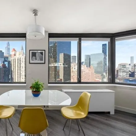 Buy this 3 bed condo on The Horizon in East 37th Street, New York