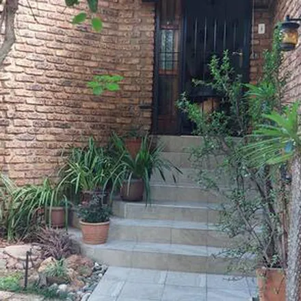 Rent this 3 bed apartment on 407 Roslyn Avenue in Newlands, Pretoria