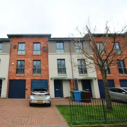 Rent this 4 bed townhouse on Provost Way in Hutchesontown, Glasgow