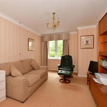 Image 7 - Lower Mead, Redhill, RH1 2FG, United Kingdom - Apartment for sale