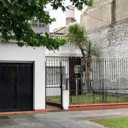 Buy this 2 bed house on Coronel Seguí 802 in Partido de Lanús, 1824 Lanús Oeste