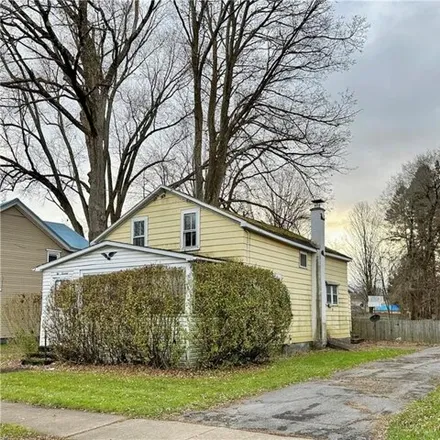 Buy this 2 bed house on 213 North Lake Street in City of Oneida, NY 13421
