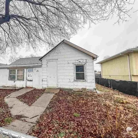 Buy this studio house on 425 West 12th Street in Junction City, KS 66441
