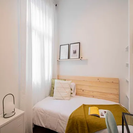 Rent this 1 bed apartment on Rosalía de Castro in Calle de la Ballesta, 28004 Madrid