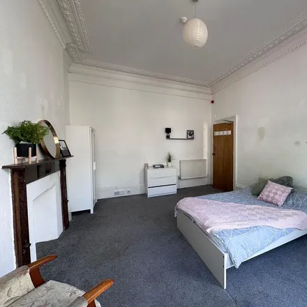 Rent this 1studio room on 39 Sutherland Road in Plymouth, PL4 6BN