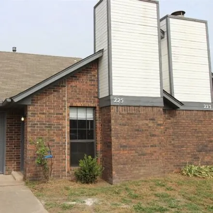 Image 2 - 225 Skylark Ct, Norman, Oklahoma, 73069 - House for rent
