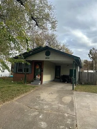 Buy this 3 bed house on 612 South Prairie Avenue in Sikeston, MO 63801