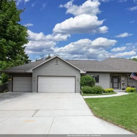 Buy this 3 bed house on 1617 Hickory Hollow Lane in Menasha, WI 54952