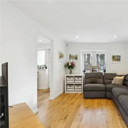 Image 3 - 29 Cleveland Road, London, SW13 0AA, United Kingdom - House for sale