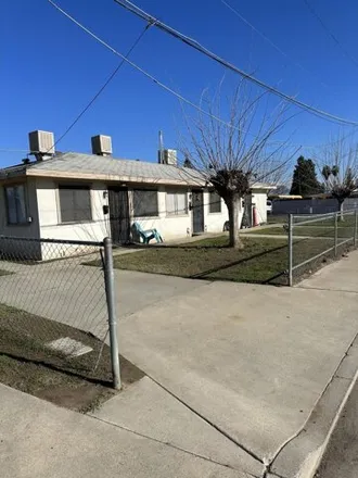 Buy this 1studio house on 337 North Rose Avenue in Farmersville, CA 93223