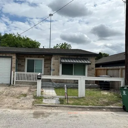 Rent this 3 bed house on 1254 East 32nd Street in Houston, TX 77022