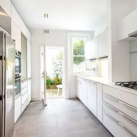 Rent this 5 bed apartment on Pilgrim's Lane in London, NW3 1SX