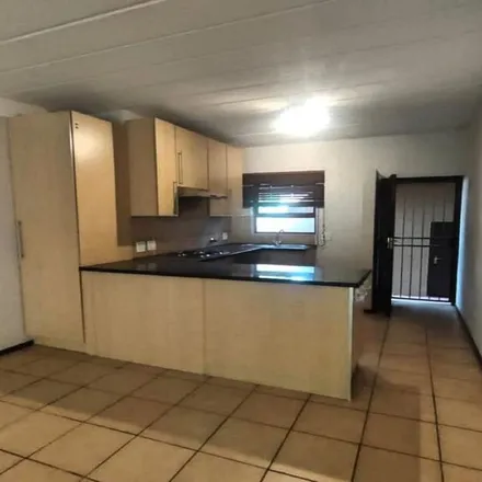 Image 6 - Wimpy, Douglas Drive, Douglasdale, Randburg, 2155, South Africa - Apartment for rent