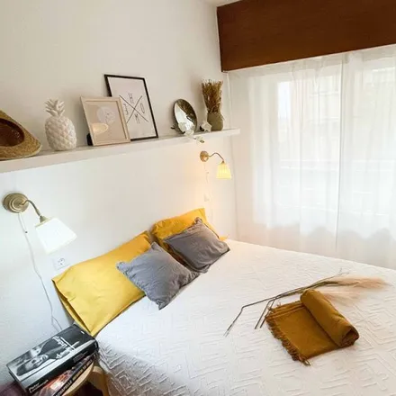 Rent this 7 bed room on Calle de Vicente Gaceo in 17, 28029 Madrid
