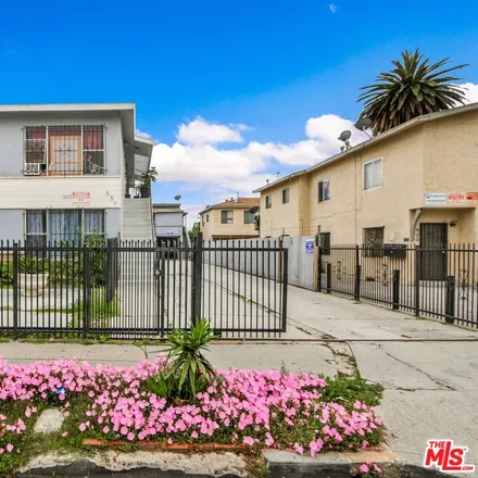 Buy this studio townhouse on 550 West 41st Drive in Los Angeles, CA 90037