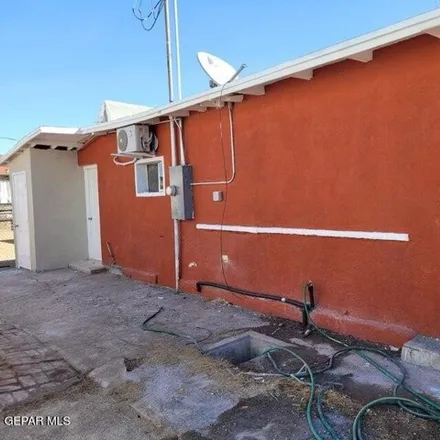 Image 2 - 3101 Pera Ave, El Paso, Texas, 79905 - House for sale